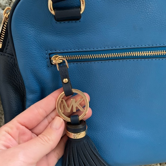 Michael Kors Leather Bag. Like new! - Picture 3 of 10